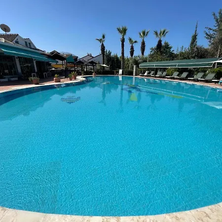 瑞彬海滩酒店 3*